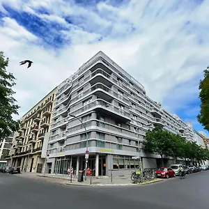 3* מלון Grimm's Mitte